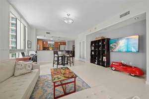 300 Biscayne Blvd, Miami, FL 33131, Sold 12/18/24
