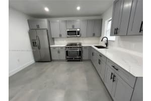 735 W 73rd Pl, Hialeah, FL 33014, Sold 01/31/25
