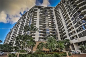 520 Brickell Key Dr, Miami, FL 33131, Sold 02/03/25