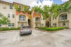 8620 NW 97th Ave APT 105, Medley, FL 33178, Sold 11/04/24