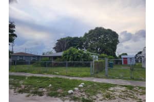 2481 NW 154th St, Miami Gardens, FL 33054, Sold 09/24/24