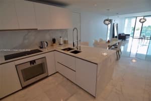 10201 Collins Ave 405, Bal Harbour