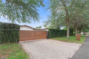 9860 NW 27th St, Doral, FL 33172, Sold 02/27/25