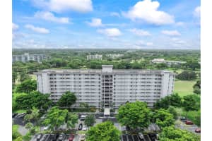 575 Oaks Ln APT 909, Pompano Beach, FL 33069, Sold 03/06/25