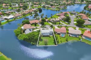 5711 Meadhaven St, Davie, FL 33331, Sold 10/04/24