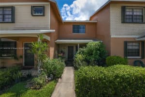 10452 NW 3rd St, Pembroke Pines, FL 33026, Sold 10/24/24