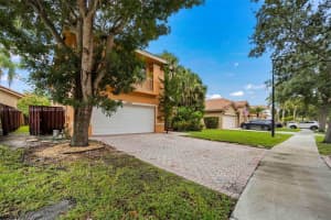 14672 Vista Luna Dr, Davie, FL 33325, Sold 12/30/24