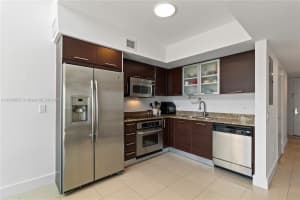 41 SE 5th St APT 2010, Miami, FL 33131, Sold 12/20/24
