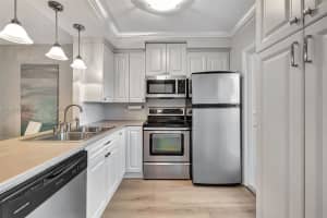 5002 NW 35th St #303, Lauderdale Lakes, FL 33319, Sold 12/05/24