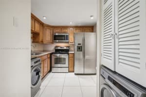 9678 Fontainebleau Blvd APT 209, Miami, FL 33172, Sold 11/22/24