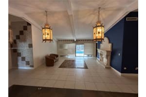 19510 W Oakmont Dr, Hialeah, FL 33015, Sold 11/08/24