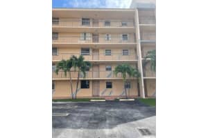 10155 NW 9th St Cir, Miami, FL 33172, Sold 01/27/25