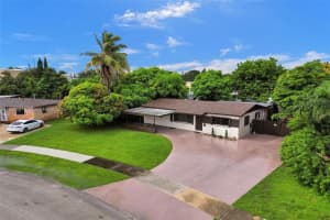 770 Nw 175th Dr, Miami Gardens