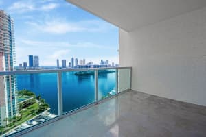 3330 Ne 190th St 2010, Aventura