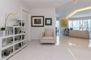 60 SW 13th St, Miami, FL 33130, Sold 11/08/24