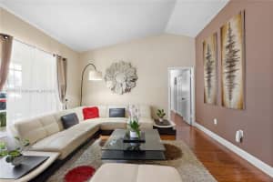 8401 NW 8th St, Pembroke Pines, FL 33024, Sold 12/04/24