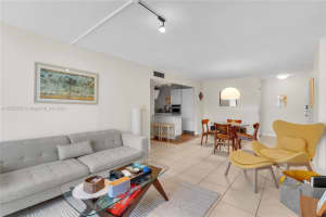 1605 Bay Rd APT 208, Miami Beach, FL 33139, Sold 12/02/24