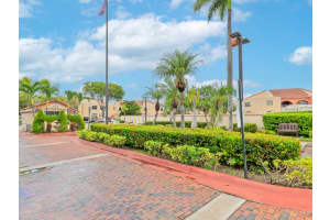 10227 NW 9th St Cir Apt 206-3, Miami, FL 33172, Sold 10/29/24