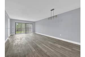 10227 NW 9th St Cir Apt 206-3, Miami, FL 33172, Sold 10/29/24