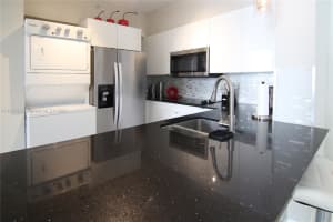 5091 NW 7th St APT 1006, Miami, FL 33126, Sold 10/23/24