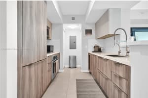 325 Biscayne Blvd, Miami, FL 33131, Sold 03/11/25