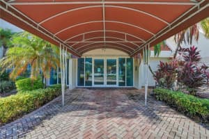 100 Lakeview Dr APT 314, Weston, FL 33326, Sold 12/30/24