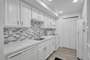 100 Lakeview Dr APT 314, Weston, FL 33326, Sold 12/30/24