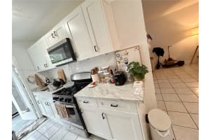 901 10th St APT 2, Miami Beach, FL 33139, Sold 12/11/24