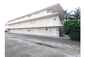 413 Swallow Dr APT 9, Miami Springs, FL 33166, Sold 01/06/25