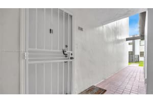 440 W Park Dr Apt 102-8, Miami, FL 33172, Sold 12/23/24