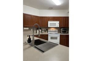 5600 NW 114th Pl APT 105, Doral, FL 33178, Sold 12/24/24