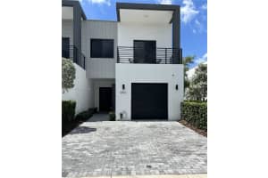 6812 SW 80th St #0, South Miami, FL 33143, Sold 02/28/25