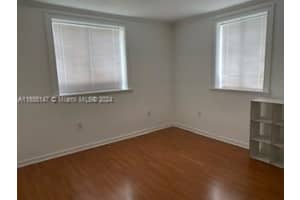 229 NW 10th Ave APT 3, Miami, FL 33128, Sold 10/29/24