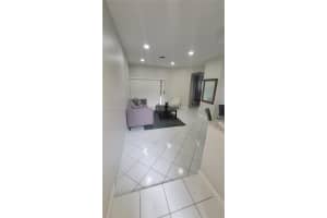 8320 NW 10th St APT 5, Miami, FL 33126, Sold 01/09/25