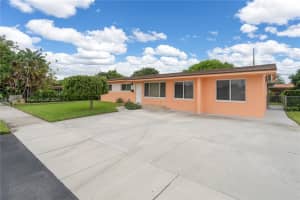 5354 W 4th Ln, Hialeah, FL 33012, Sold 12/20/24