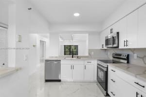 7290 Kinghurst Dr APT 306, Delray Beach, FL 33446, Sold 11/21/24