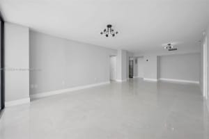 20505 E Country Club Dr APT 2035, Aventura, FL 33180, Sold 12/20/24