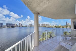 Les Pélícans, 18260 N Bay Rd APT 702, Sunny Isles Beach, FL 33160, Sold 11/27/24