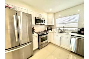 9241 Sunrise Lakes Blvd APT 307, Sunrise, FL 33322, Sold 11/25/24