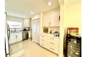 9241 Sunrise Lakes Blvd APT 307, Sunrise, FL 33322, Sold 11/25/24