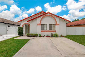 16711 NW 74th Ct, Hialeah, FL 33015, Sold 11/15/24