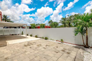 16711 NW 74th Ct, Hialeah, FL 33015, Sold 11/15/24