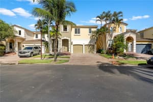 21227 Ne 31st Pl, Aventura