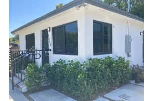 1810 Nw 69th Ter, Miami