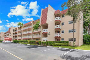 1040 Country Club Dr 309, Margate