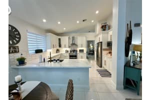 12th St, Pembroke Pines, FL 33027, Sold 11/01/24