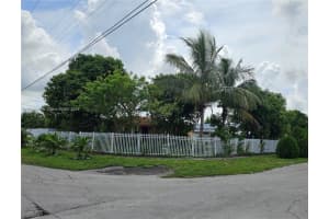 695 E 9th Ln, Hialeah, FL 33010, Sold 04/18/25