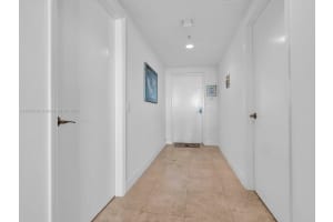 15051 Royal Oaks Ln APT 1402, North Miami, FL 33181, Sold 12/11/24