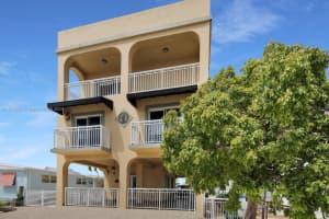 194 Burgundy Dr, Tavernier, FL 33070, Sold 11/23/24