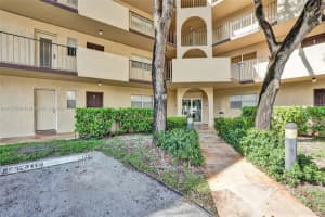 6061 N Falls Cir Dr 110, Lauderhill